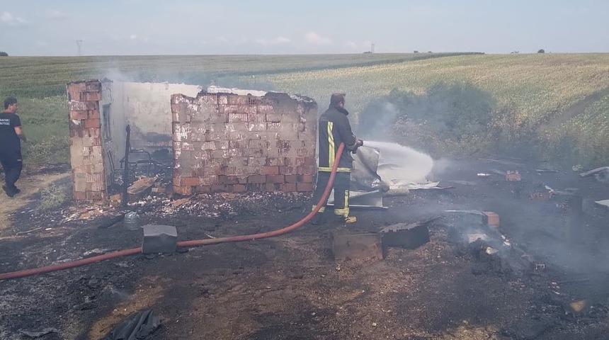 Kırklareli'nde çıkan yangında 71 kovan arı telef oldu