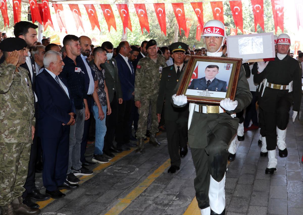 Şehit Mahsun Şimşek memleketi Gaziantep'te son yolculuğuna uğurlandı
