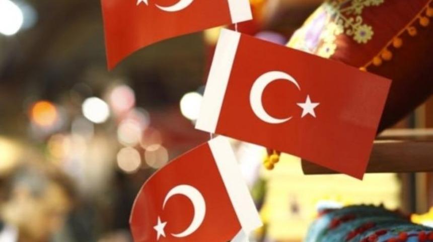 Türkiye, "partili cumhurbaşkanı"nı tartışıyor
