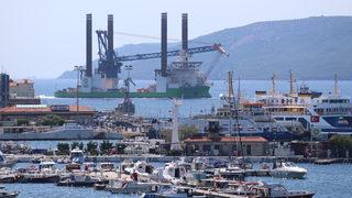 Yalova'da bakıma alınacak dev platform Çanakkale Boğazı'ndan geçti