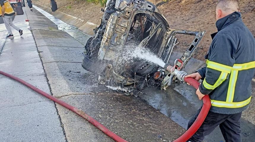 Kırklareli'nde bariyere çarpıp alev alan otomobildeki yabancı uyruklu 5 kişi yaralandı