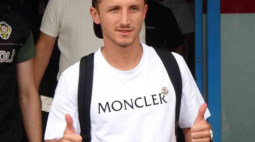 Trabzonspor'un yeni transferi Enis Bardhi kente geldi! İşte ilk sözleri