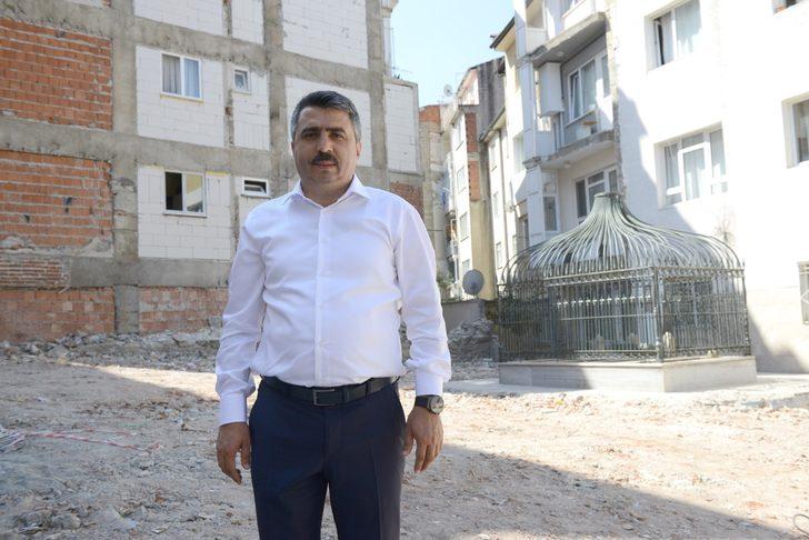 Bursa'da binalar arasında kalan Aşık Yunus Türbesi gün ışığına çıkarılıyor G4