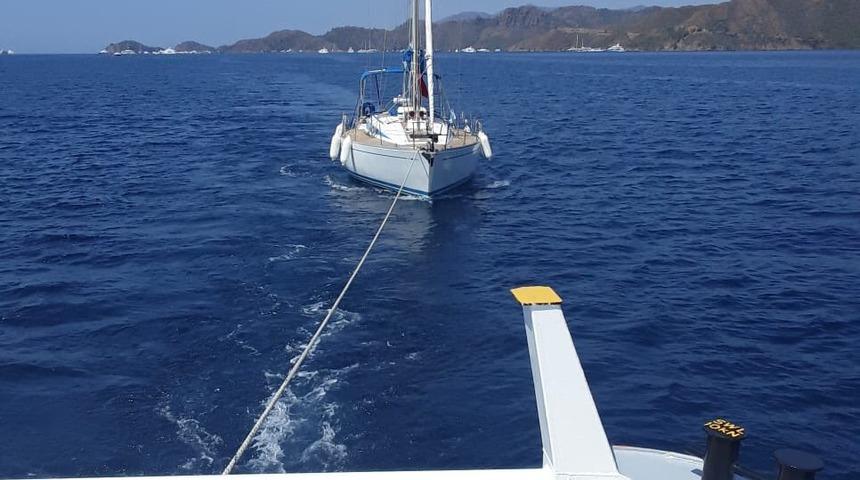 Muğla açıklarında sürüklenen tekne KEGM ekiplerince kurtarıldı