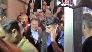 Ali Babacan'a canlı yayında protesto şoku! Asansöre bindirmediler, 'Erdoğan' sloganları attılar