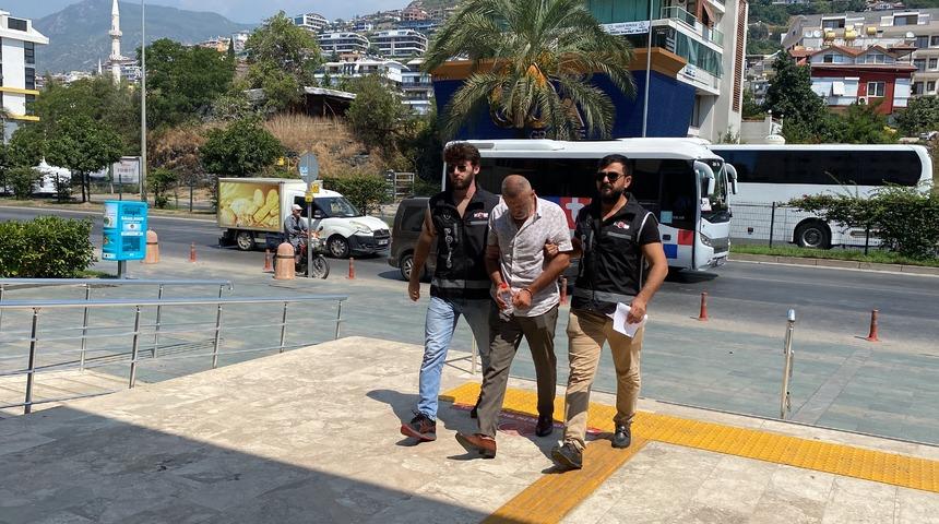 Antalya'da tefecilik yaptığı öne sürülen şüpheli tutuklandı