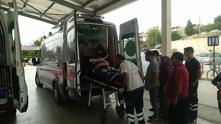 Adana'da kamyonetle çarpışan otomobildeki 1 kişi öldü, 3 kişi yaralandı G3