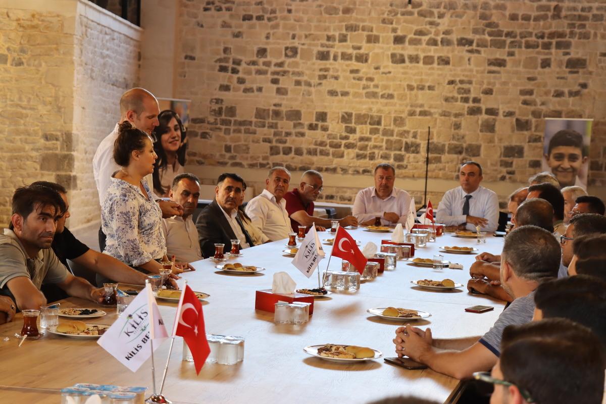 İtalya'dan gelen uzmanlar Kilis'te zeytinyağı &uuml;reticilerine eğitim verildi