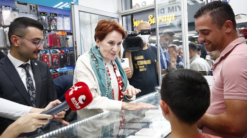 İYİ Parti Genel Başkanı Meral Akşener, Nevşehir'de esnaf ziyaretlerinde bulundu