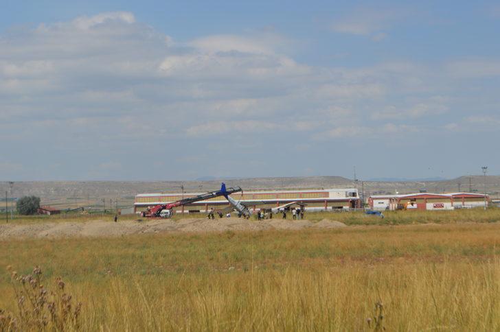 Afyonkarahisar'da zorunlu iniş yapan eğitim uçağı bölgeden götürüldü G1