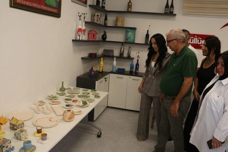 Adana'da özel gereksinimli bireylerin yaptıkları el işleri sergilendi G4