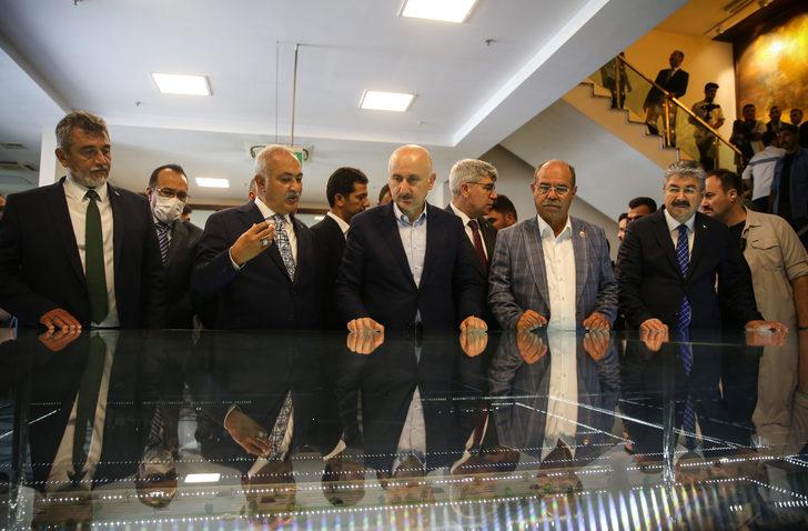 Bakan Karaismailoğlu, Osmaniye'de hızlı tren projesinin tünel yapım çalışmasını inceledi: G3