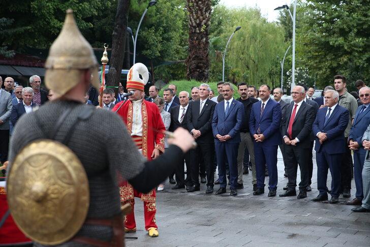 Milli Eğitim Bakanı Özer, Sakarya'da belediye ile iş birliği protokolü imzaladı G5