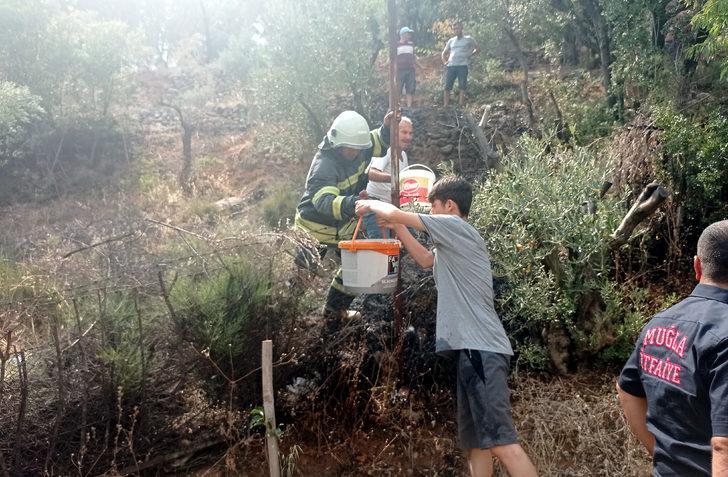 Muğla'da otluk alanda çıkan yangın söndürüldü G3