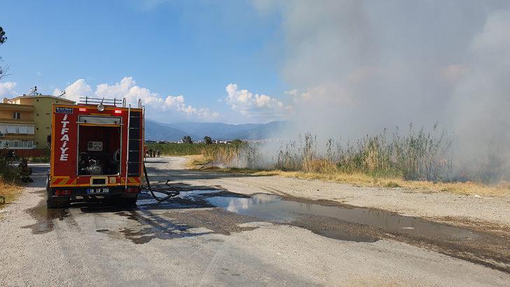 Balıkesir'de sazlık alanda çıkan yangın söndürüldü G3