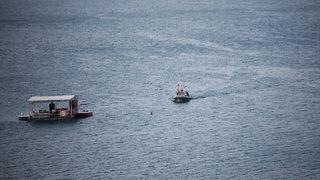 Adana'da baraj gölünde yelkenli teknenin alabora olması sonucu kaybolan kişi aranıyor