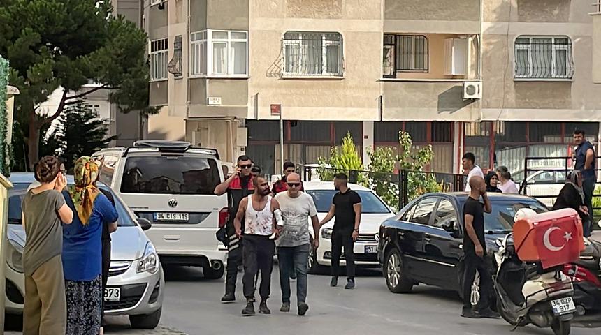 İstanbul'da &ccedil;ıkan silahlı kavgada iki kişi yaralandı