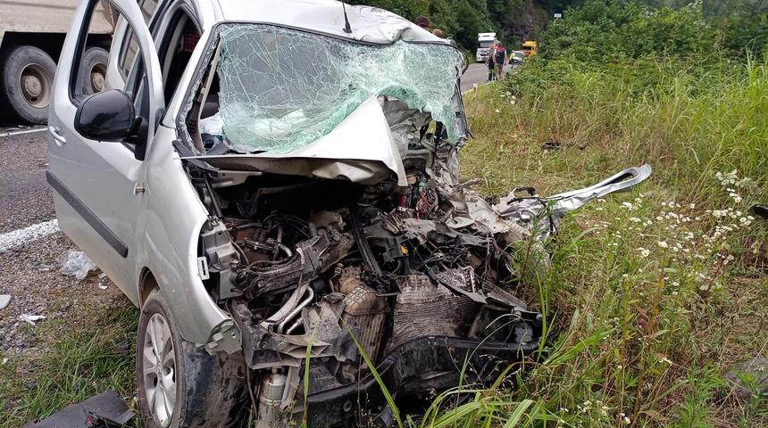 Giresun'da kamyon ile hafif ticari aracın &ccedil;arpıştığı kazada 1 kişi &ouml;ld&uuml;