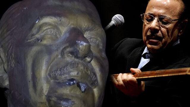 Kırşehir’de bulunan Neşet Ertaş’ın heykeline büyük saygısızlık! Kimliği belirsiz kişilerce parçalandı