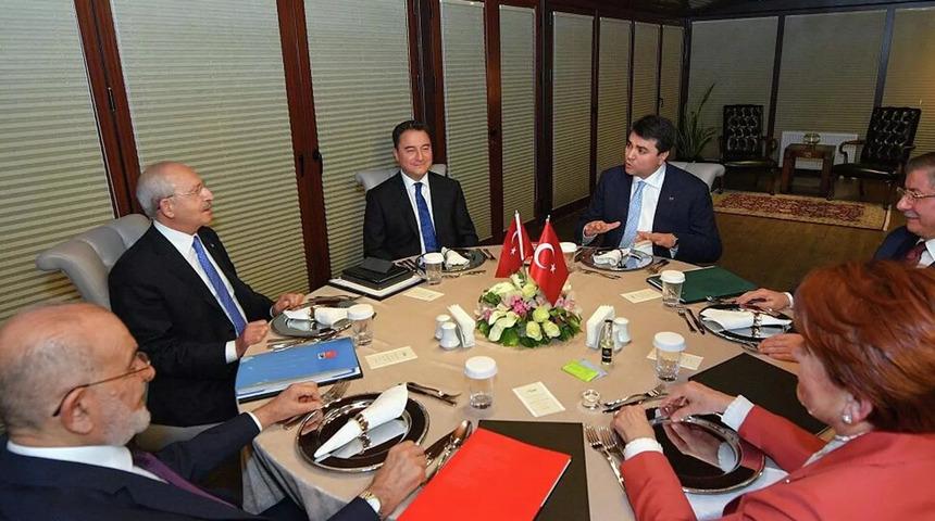 DP Genel Başkanı Uysal'dan siyaset gündemini hareketlendirecek açıklama: Adayın...