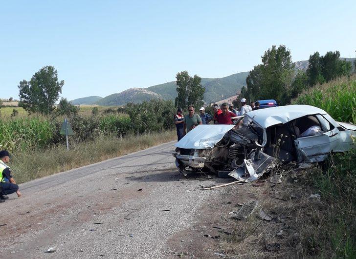 Tokat'ta otomobil ile kamyonetin çarpıştığı kazada 1 kişi öldü, 2 kişi yaralandı G2
