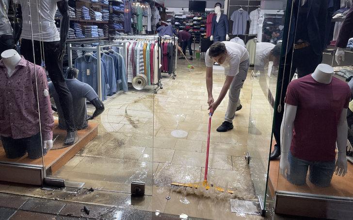 Artvin'de sağanak su baskınlarına neden oldu