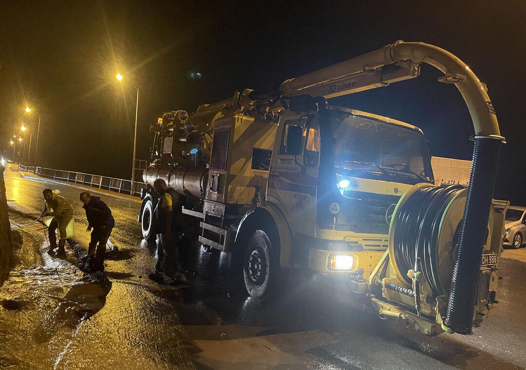 Artvin'de sağanak su baskınlarına neden oldu
