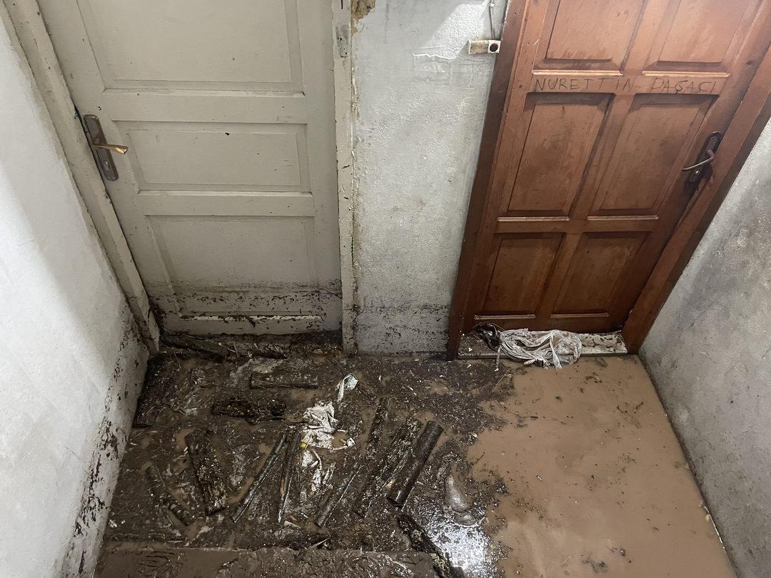 Artvin'de sağanak su baskınlarına neden oldu