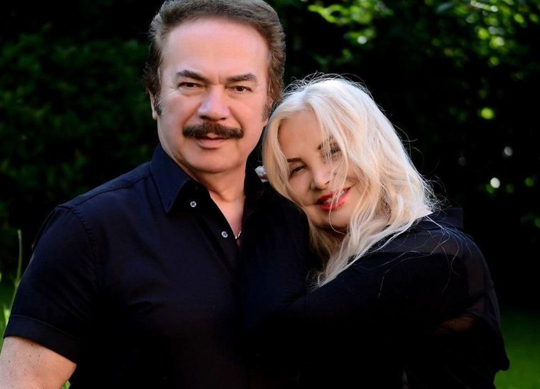 Orhan Gencebay&rsquo;ın eşi Sevim Emre'nin gen&ccedil;lik fotoğrafı olay oldu! Demet Akalın: Aleyna sandım