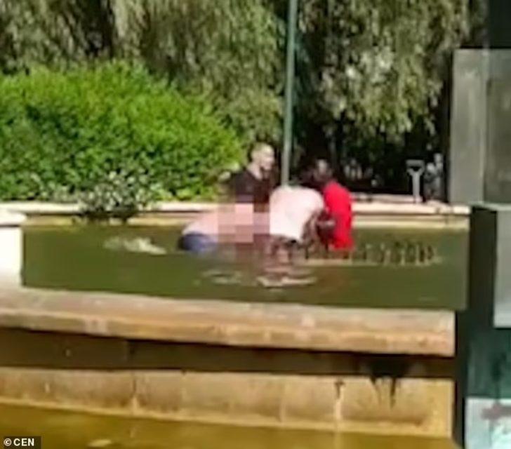 Şehrin göbeğinde korkunç olay! Yarı çıplak haldeki kadını süs havuzunda boğmaya çalıştı G4