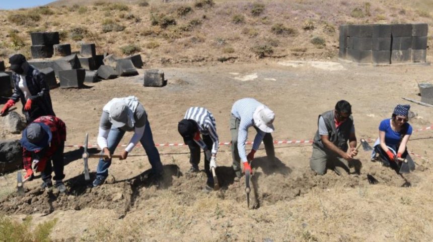  50 yıl aradan sonra tekrar kazılmaya başlandı! Urartu'nun gizemi araştırılıyor