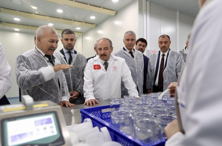Bakan Varank, Sakarya'da Seracılık Mükemmeliyet Merkezi'ni gezdi: G1