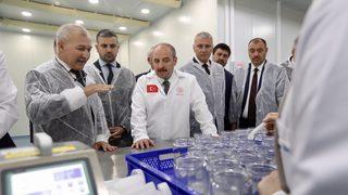 Bakan Varank, Sakarya'da Seracılık Mükemmeliyet Merkezi'ni gezdi: