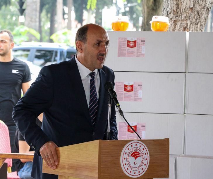 Adana'da üreticilere Akdeniz meyve sineğine karşı tuzak dağıtıldı G3