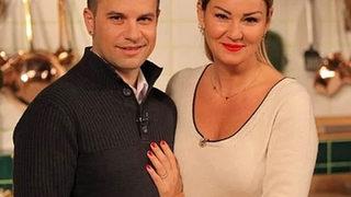 Karısının bikinili pozunu paylaşmıştı! Yağmur Atacan ve Pınar Altuğ'dan tekne pozu