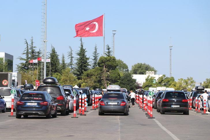 Gurbetçilerin "hüzünlü" dönüşleri devam ediyor G5