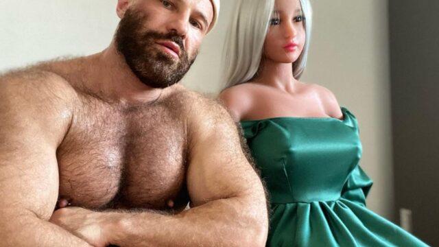 Kafaları karıştırdı! Şişme bebek karısından yeni sevgilisi için boşandı, tatilinden kareleri sosyal medyadan paylaştı