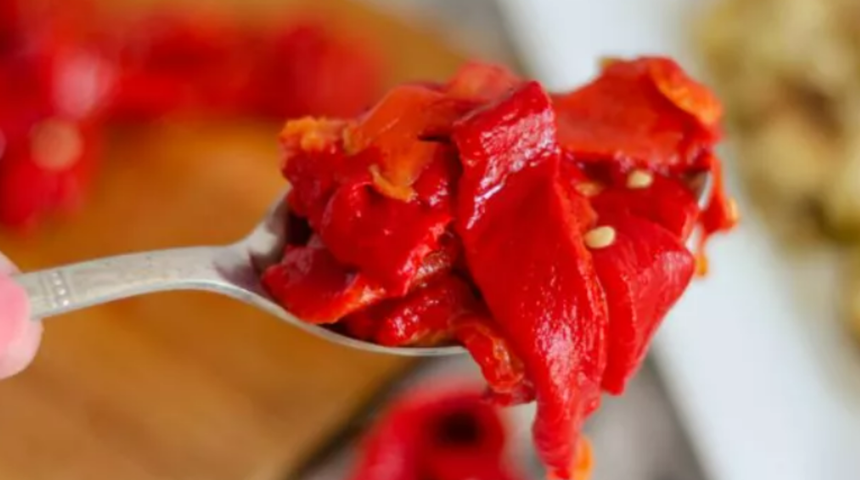 1 sene boyunca dayanacak mutlaka deneyin! Köz biber konservesi tarifi, köz biber konservesi nasıl yapılır?