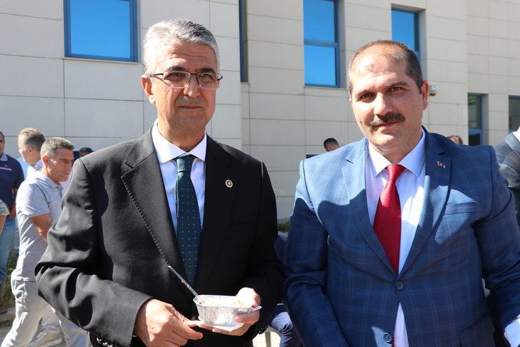 MHP Genel Başkan Yardımcısı Aydın, Erzurum'da vatandaşlara aşure dağıttı G5