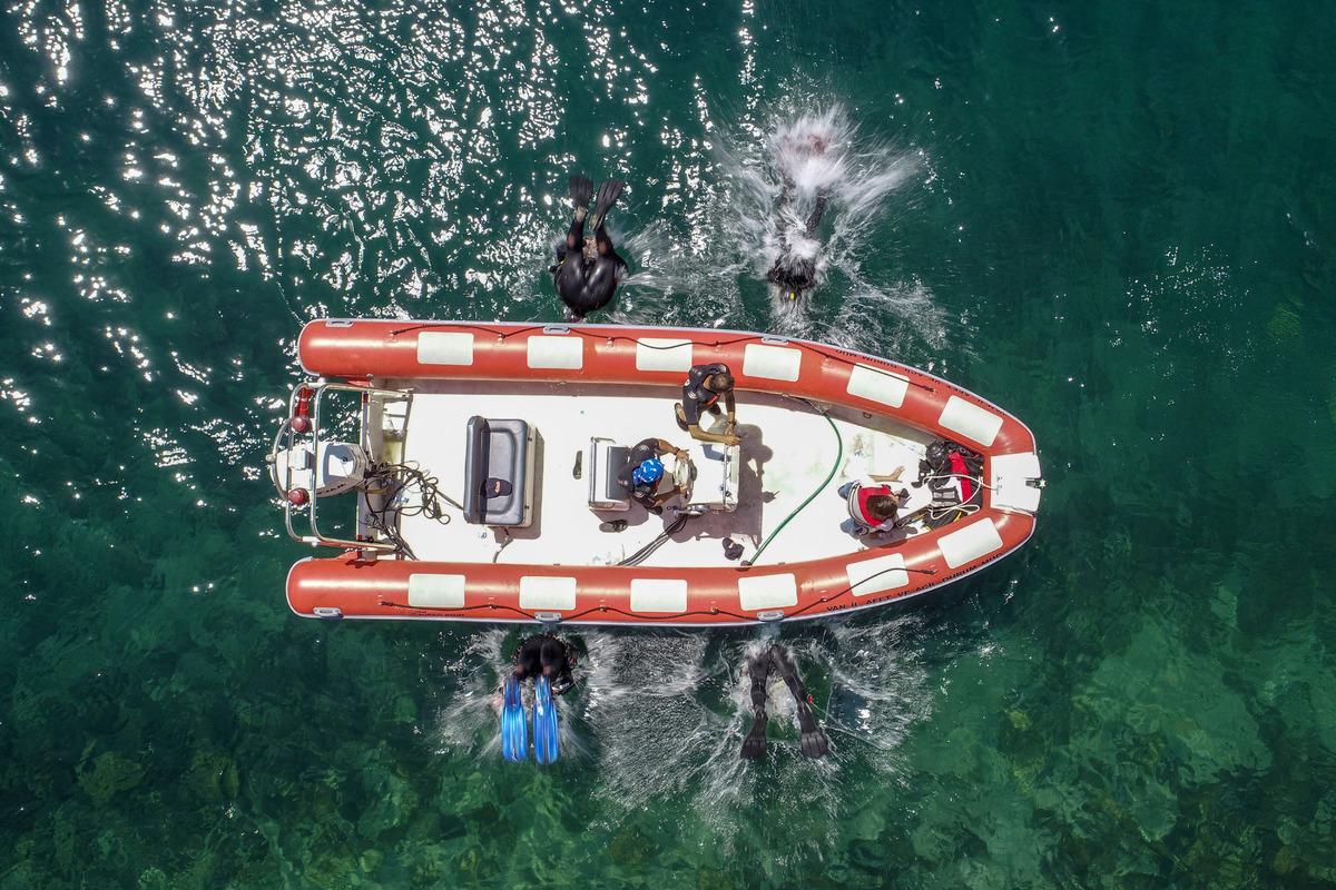 Van G&ouml;l&uuml;'nde su altı ve su &uuml;st&uuml; arama kurtarma tatbikatı yapıldı
