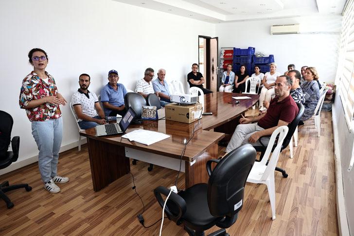 Antalya'da gübre israfını önlemek için çiftçilere toprak numunesi alma eğitimi G3