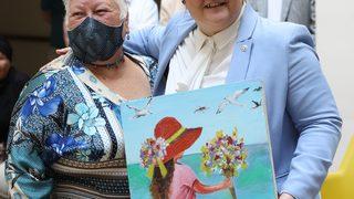 Aile ve Sosyal Hizmetler Bakanı Derya Yanık huzurevini ziyaret etti: