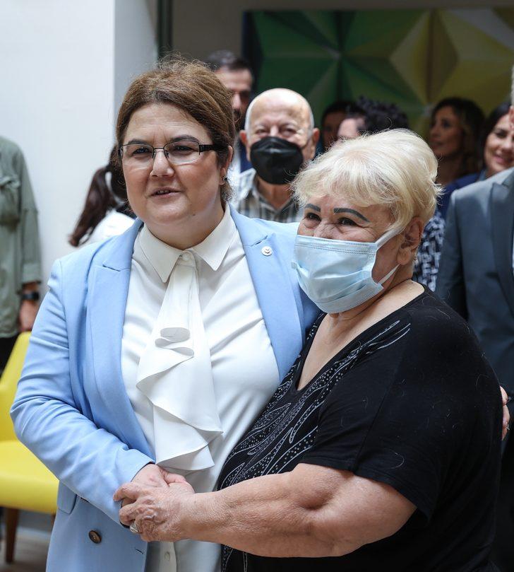 Aile ve Sosyal Hizmetler Bakanı Derya Yanık huzurevini ziyaret etti: G3