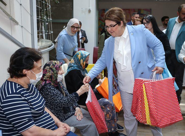 Aile ve Sosyal Hizmetler Bakanı Derya Yanık huzurevini ziyaret etti: G4