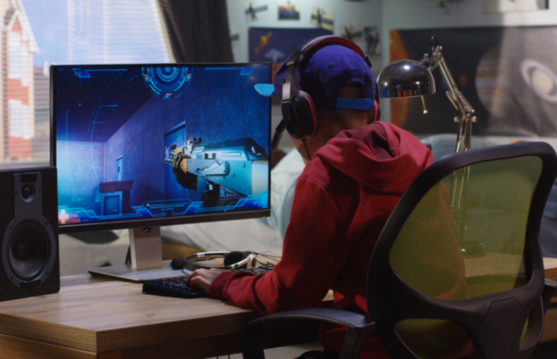 Gamerlar için oyunlarını rahatlıkla oynayabilecekleri oyuncu masası çeşitleri