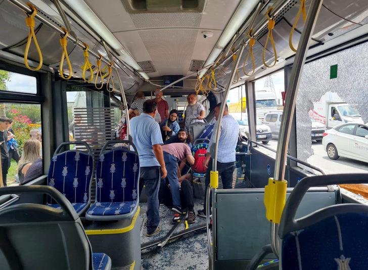 İstanbul'da tırdan sarkan demirler İETT otobüsüne çarptı G2