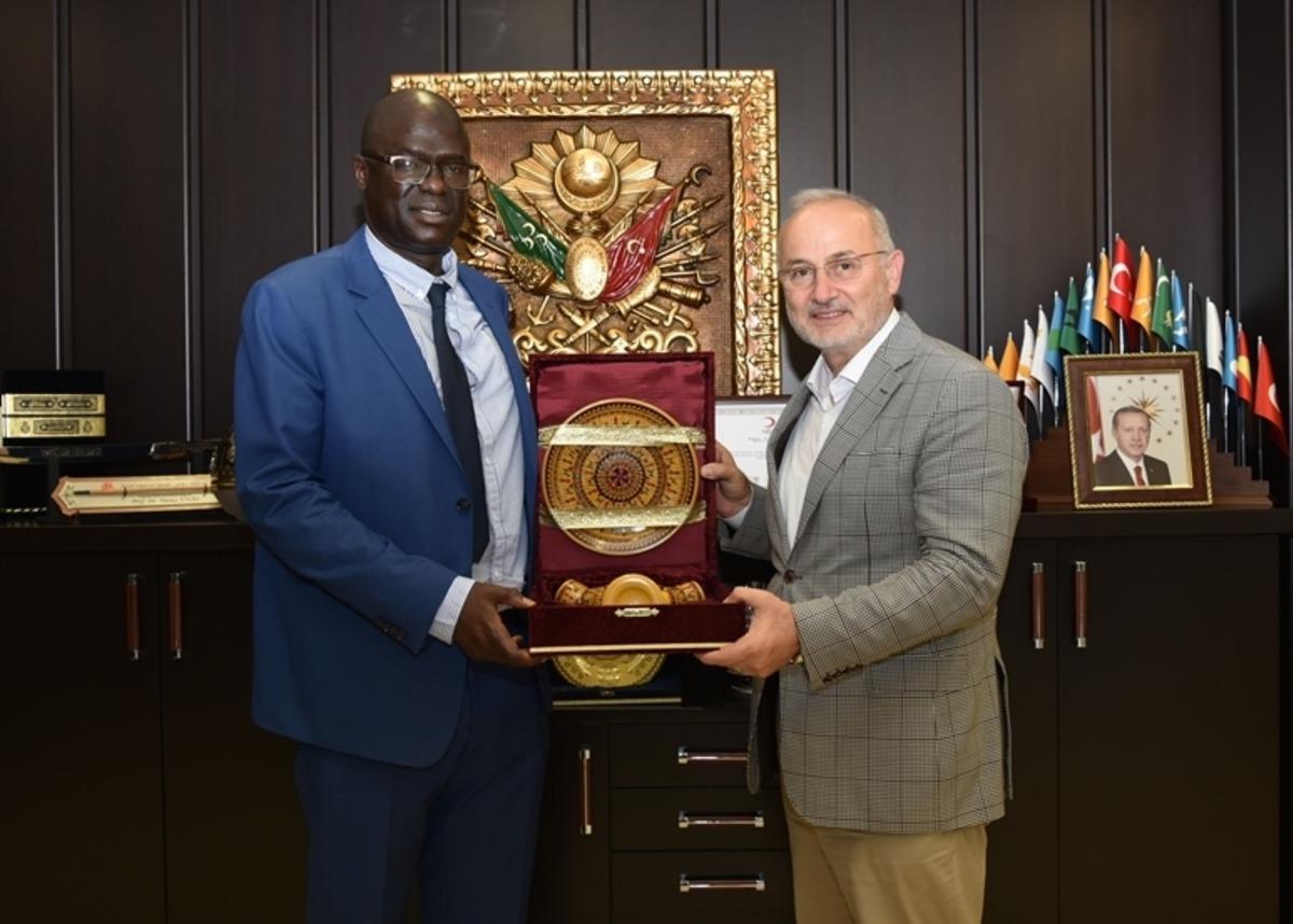 OM&Uuml; Rekt&ouml;r&uuml; &Uuml;nal, Senegalli mevkidaşı Mbaye'yi ağırladı