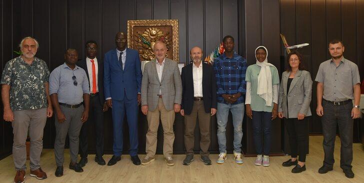OMÜ Rektörü Ünal, Senegalli mevkidaşı Mbaye'yi ağırladı G3