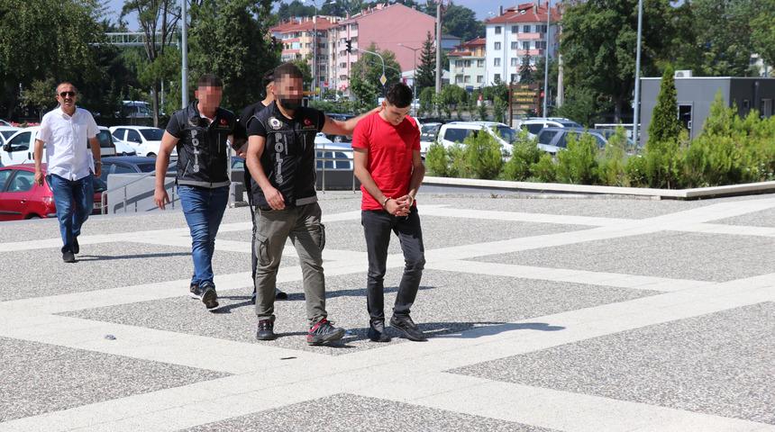 Bolu'da yolcu otobüsünde uyuşturucuyla yakalan 2 kişi tutuklandı