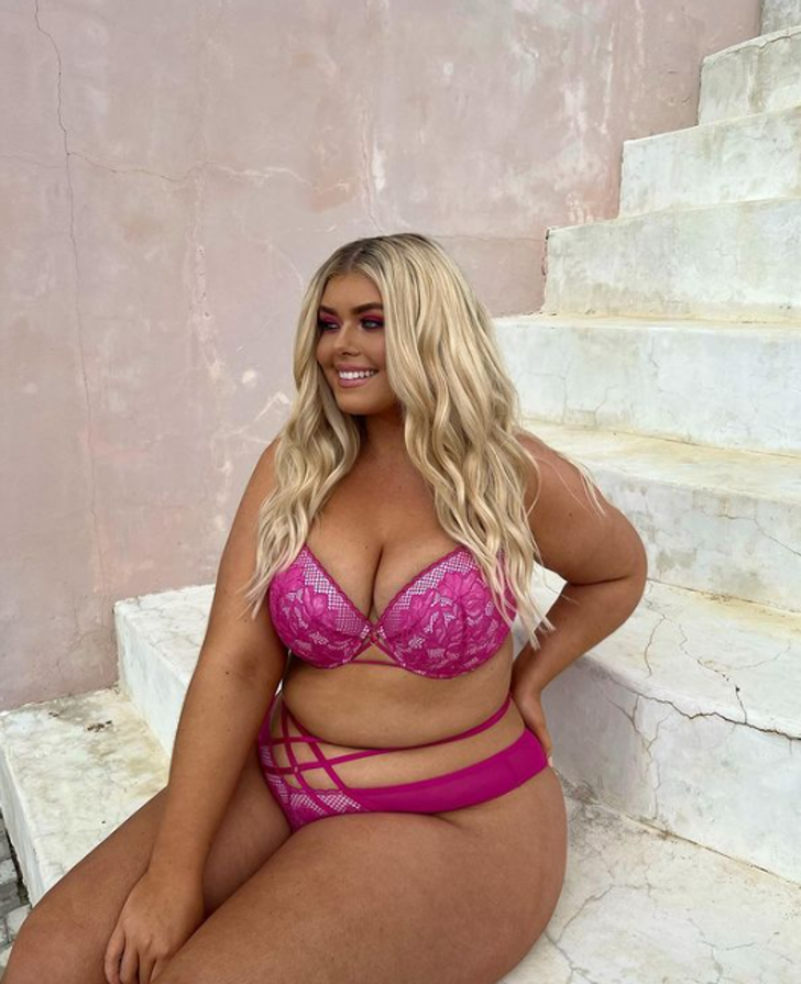 Büyük beden model Isabel Nicholls Nall, iç çamaşırlı paylaşımıyla sosyal medyada gündem oldu! Eleştirilere meydan okudu G2